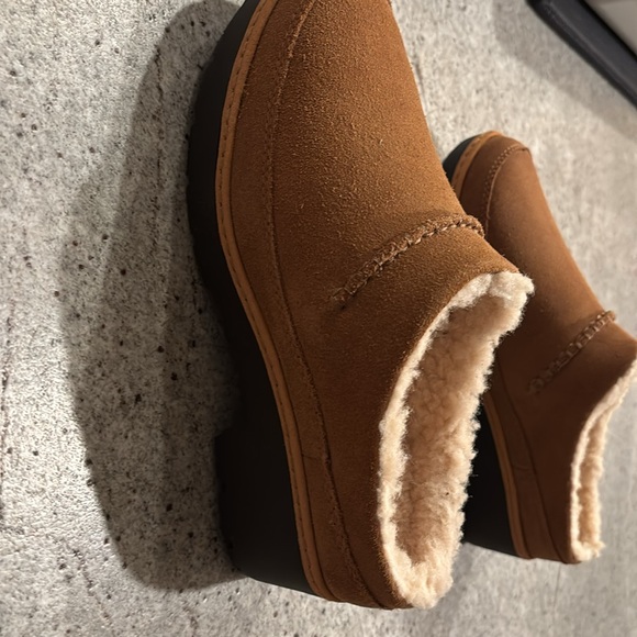 UGG Women’s suede clogs- Lynwood Size6.5 - Picture 6 of 6